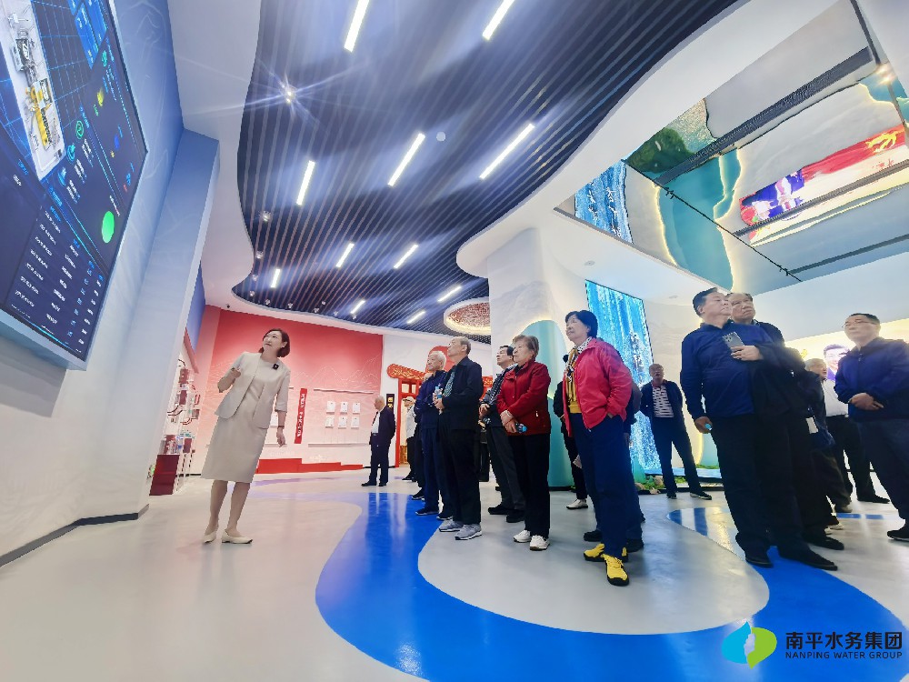 南平市直厅级退休干部到大红袍饮料公司新厂区参观考察